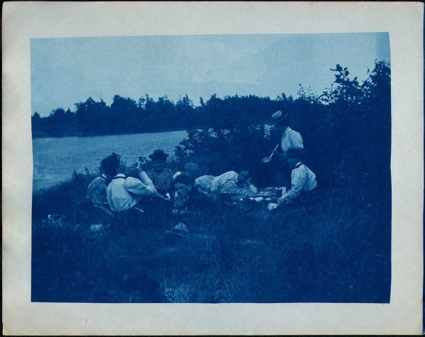 Picnickers enjoy a Meal