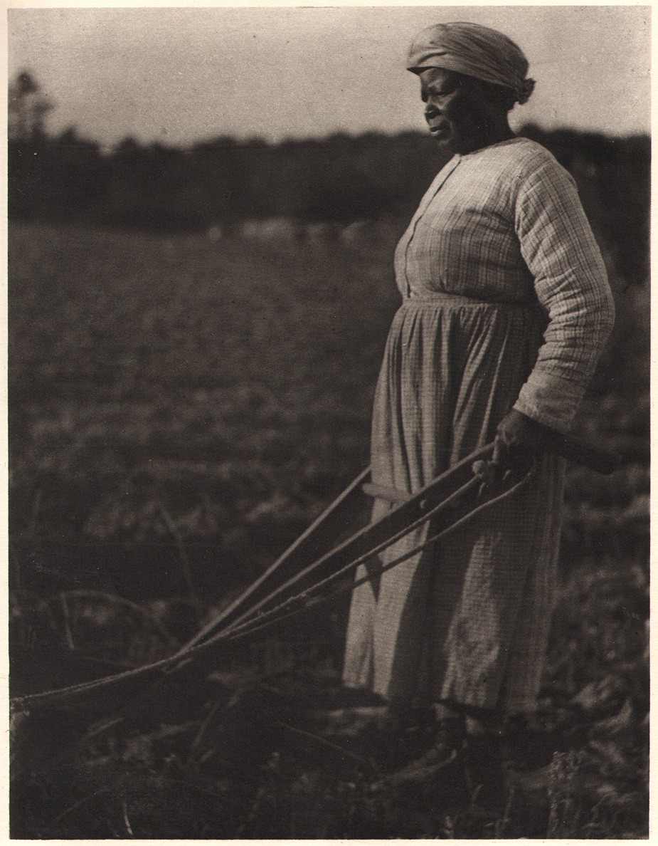 3-doris-ulmann-woman-with-plow-from-roll-jordan-roll-1933
