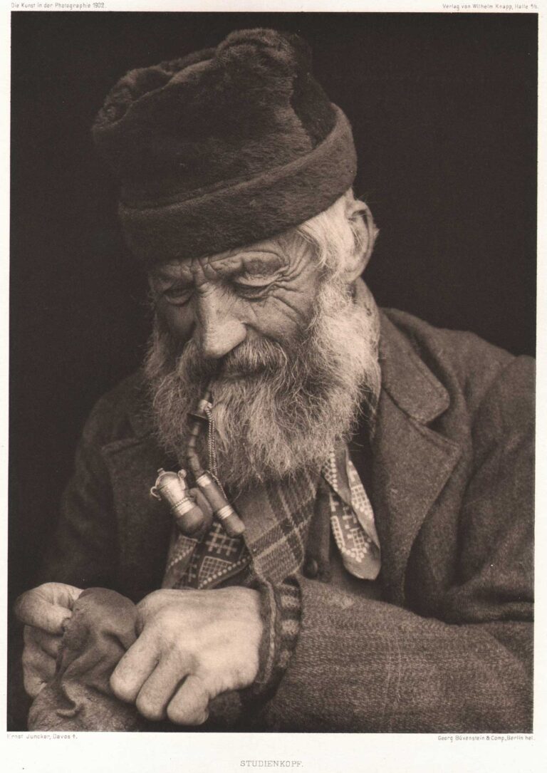 Studienkopf | Man Smoking Hunter or Jaeger style Pipe