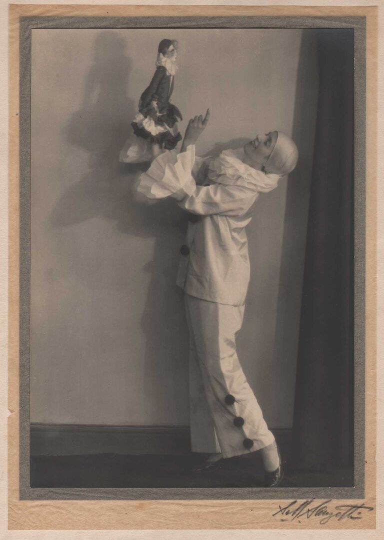 Pierrette, Holding Doll