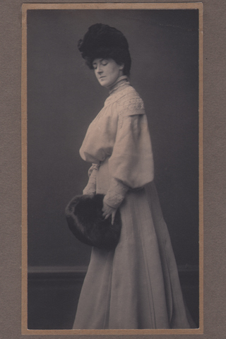 Esther Chamberlain – Author & Artist