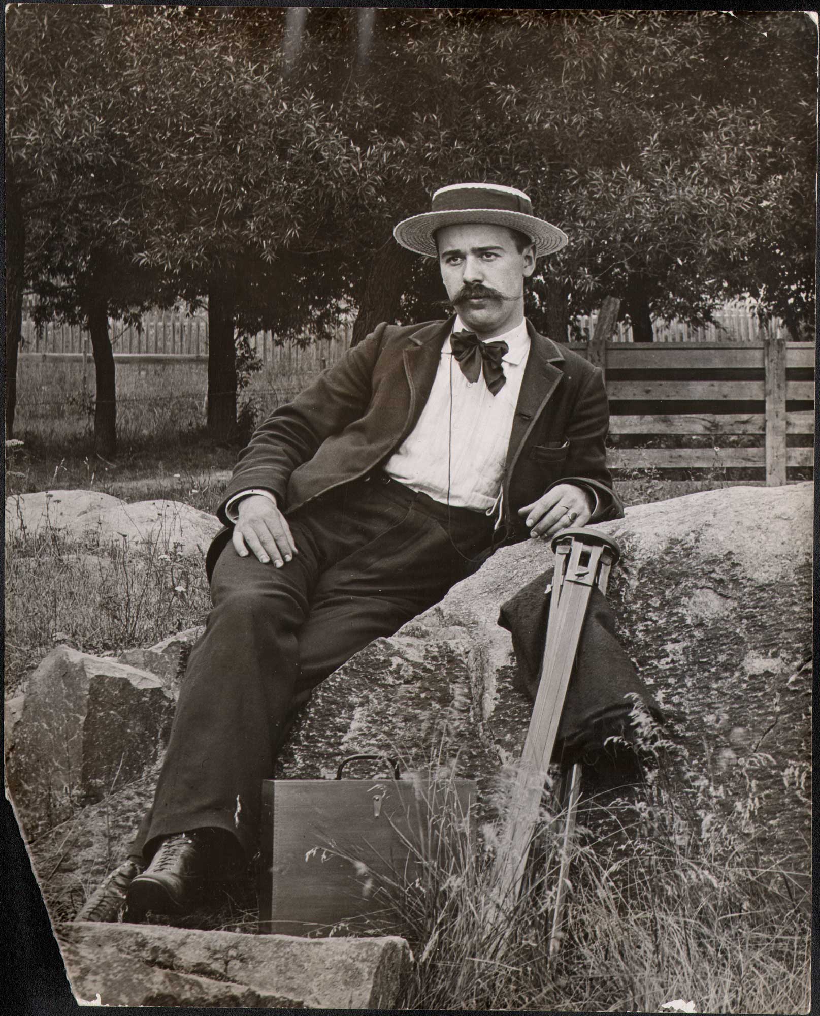 Frank Keyser with Pochade Artists Box and Tripod
