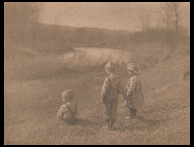 Silent Beautiful: Old Deerfield of the Allen Sisters